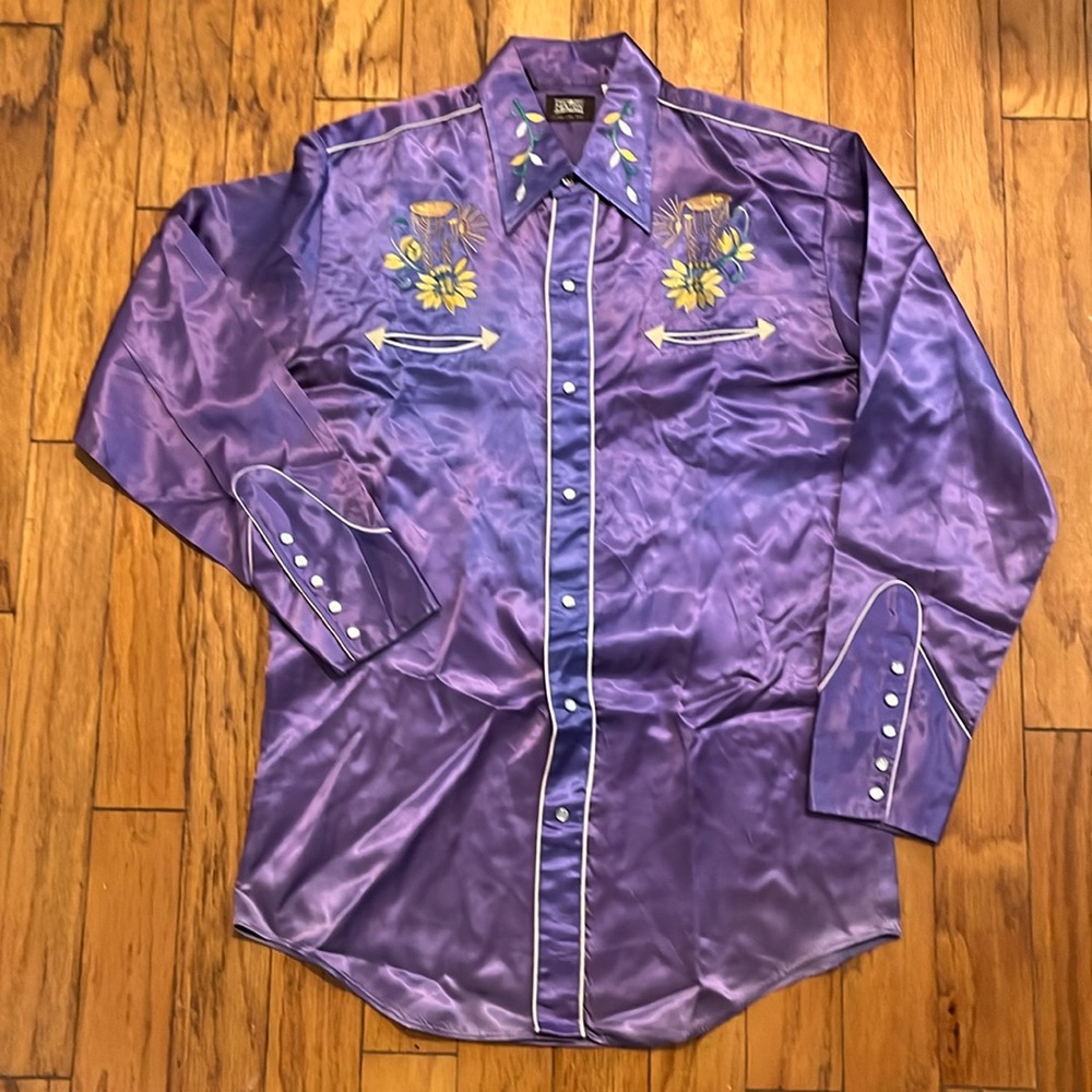 Incredible Men’s Vintage Western Snap Button Embroidered Silk Shirt!